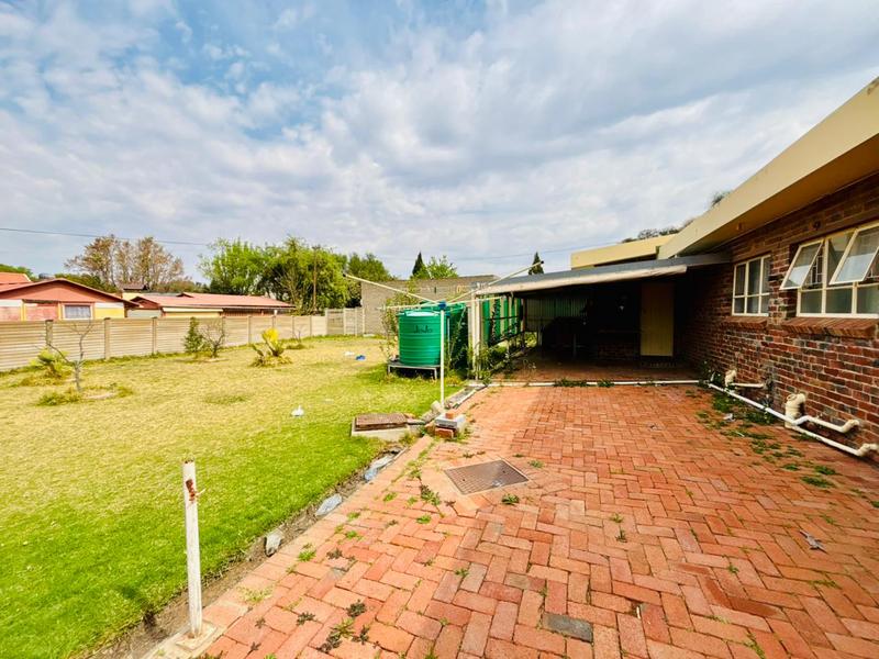 4 Bedroom Property for Sale in Pellissier Free State